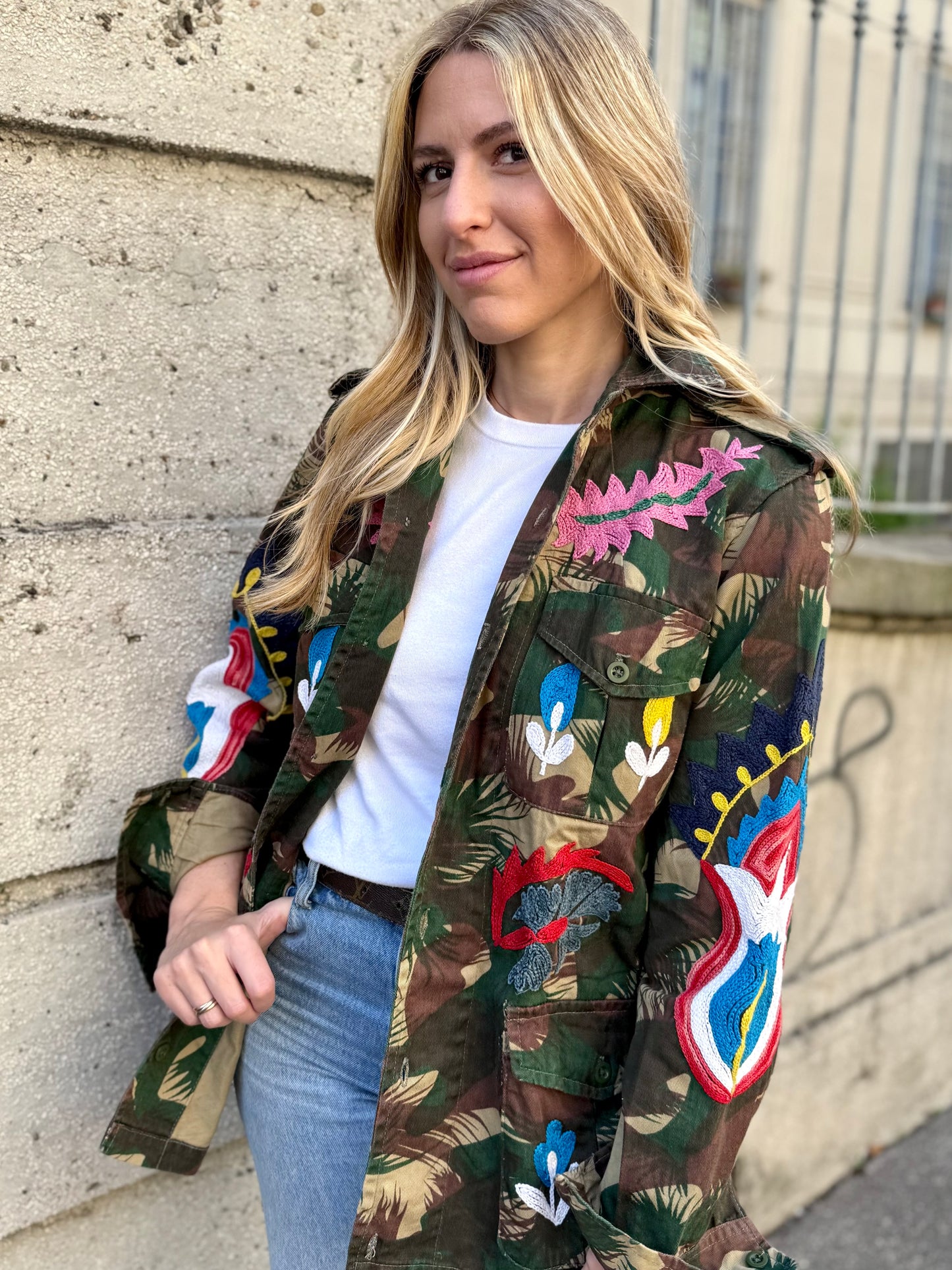 Giacca Vintage militare ricamata a mano - Margherita Blu
