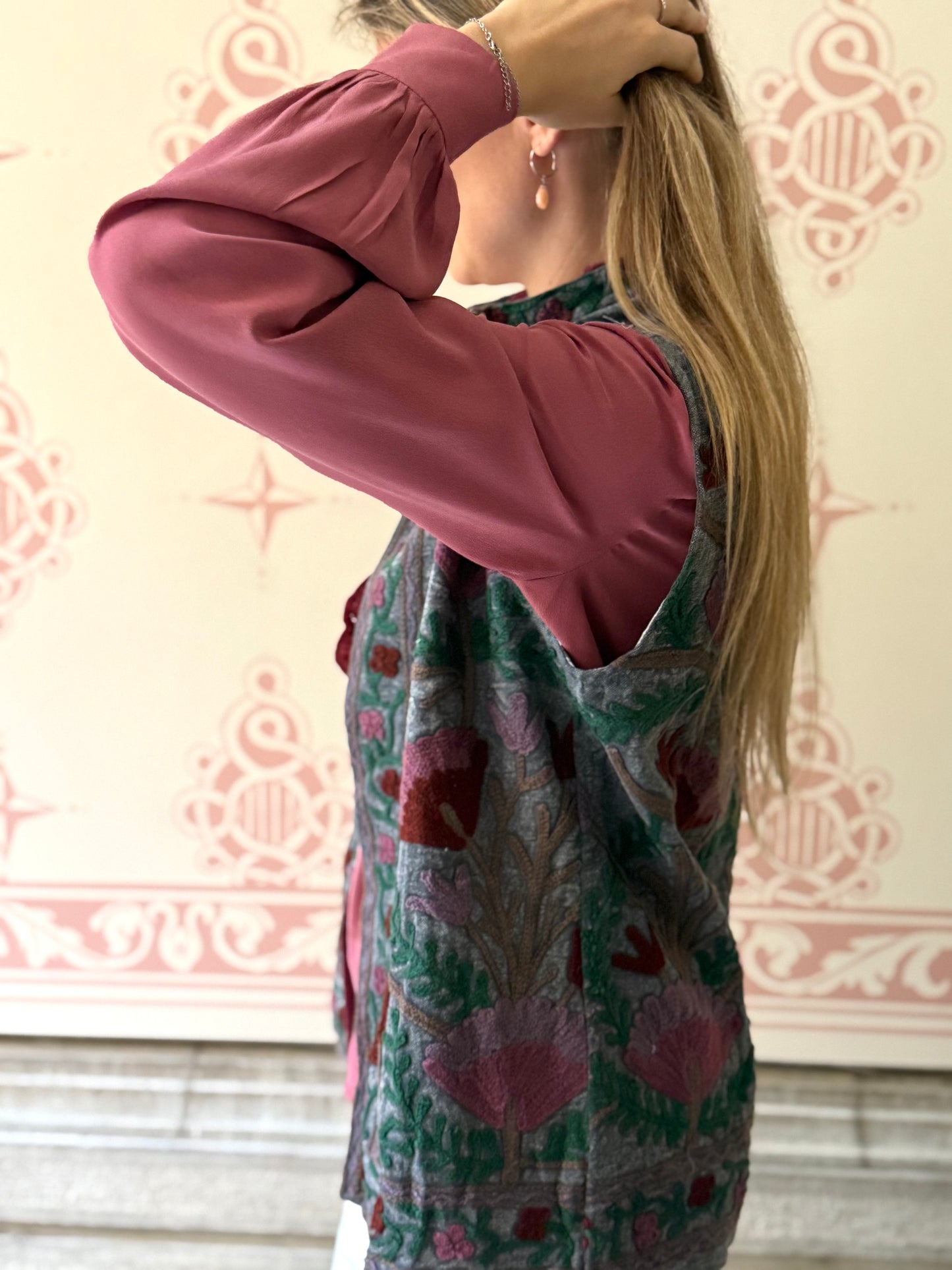 Gilet Suzani in cotone ricamato 
